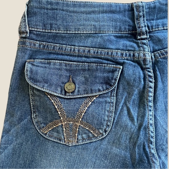 Kut from the Kluth Isabele Relaxed Bootcut Jeans - Picture 8 of 15